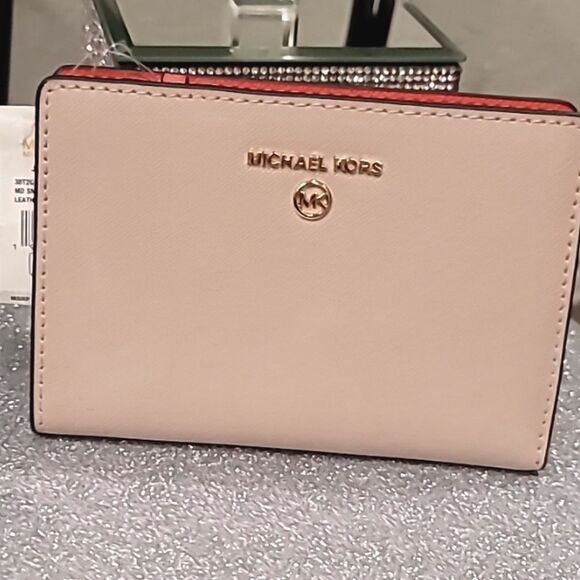 Michael Kors Jet Set Charm Medium Snap Carryall Leather Wallet- Soft Pink/Multi - Picture 2 of 9